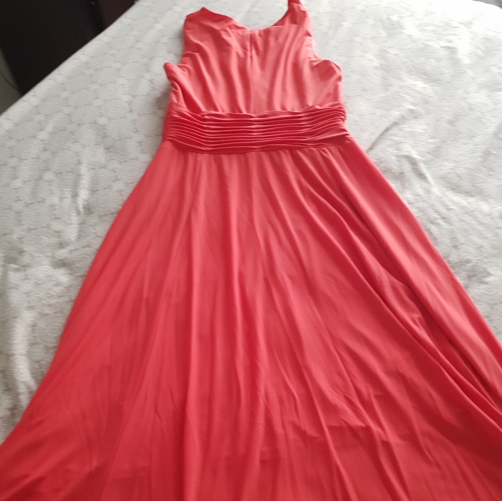 Sangria brand hi-lo ruched waist tangerine sleeveless dress. Polyster blend.